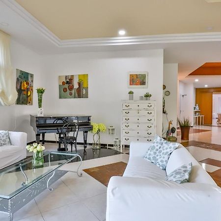 Hotel Delfa Paestum Bagian luar foto
