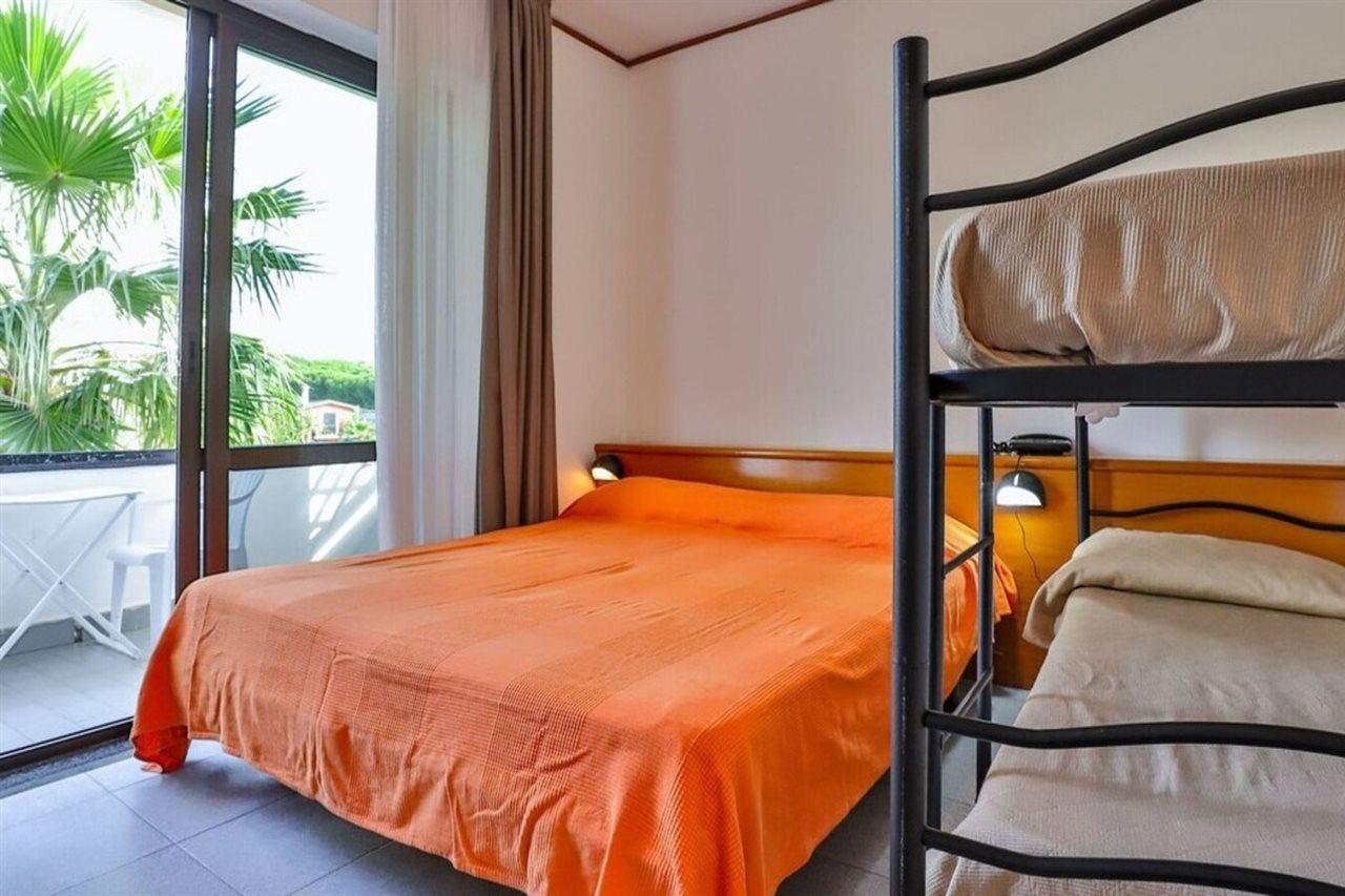 Hotel Delfa Paestum Bagian luar foto