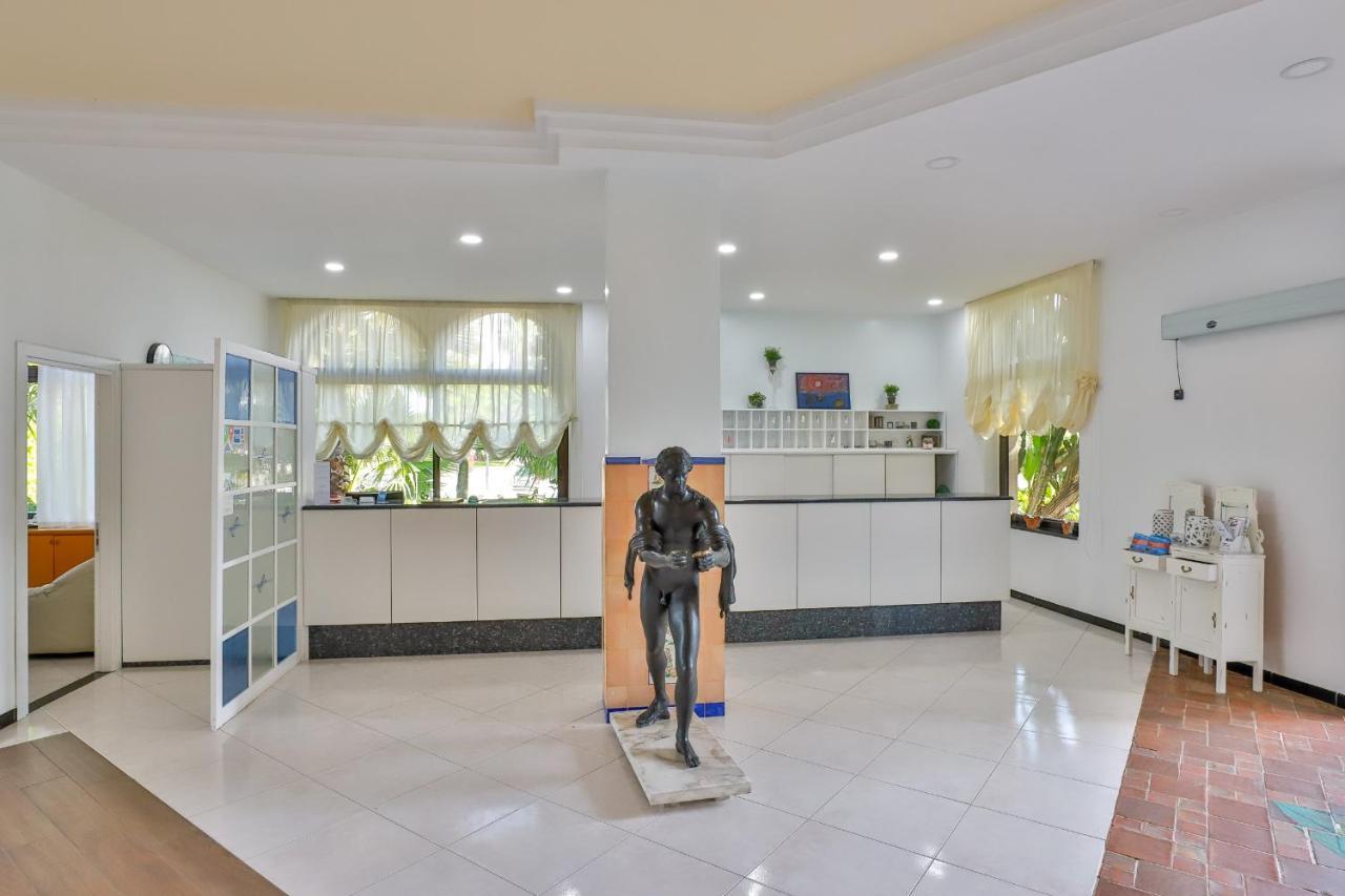 Hotel Delfa Paestum Bagian luar foto