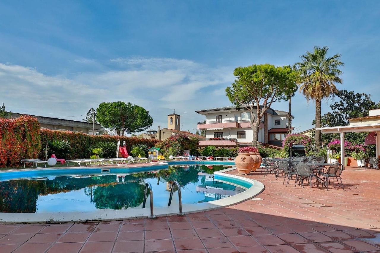 Hotel Delfa Paestum Bagian luar foto