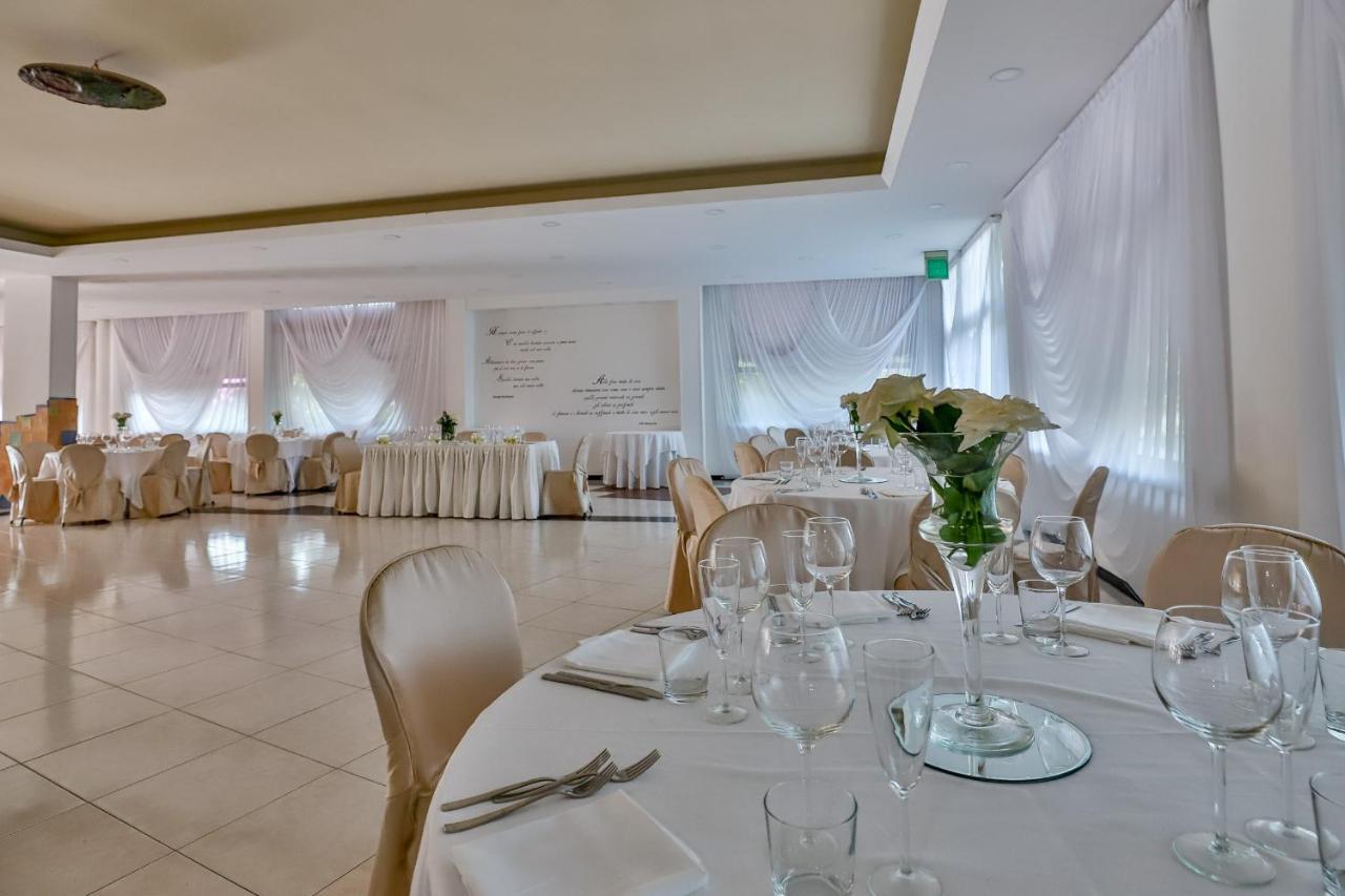 Hotel Delfa Paestum Bagian luar foto