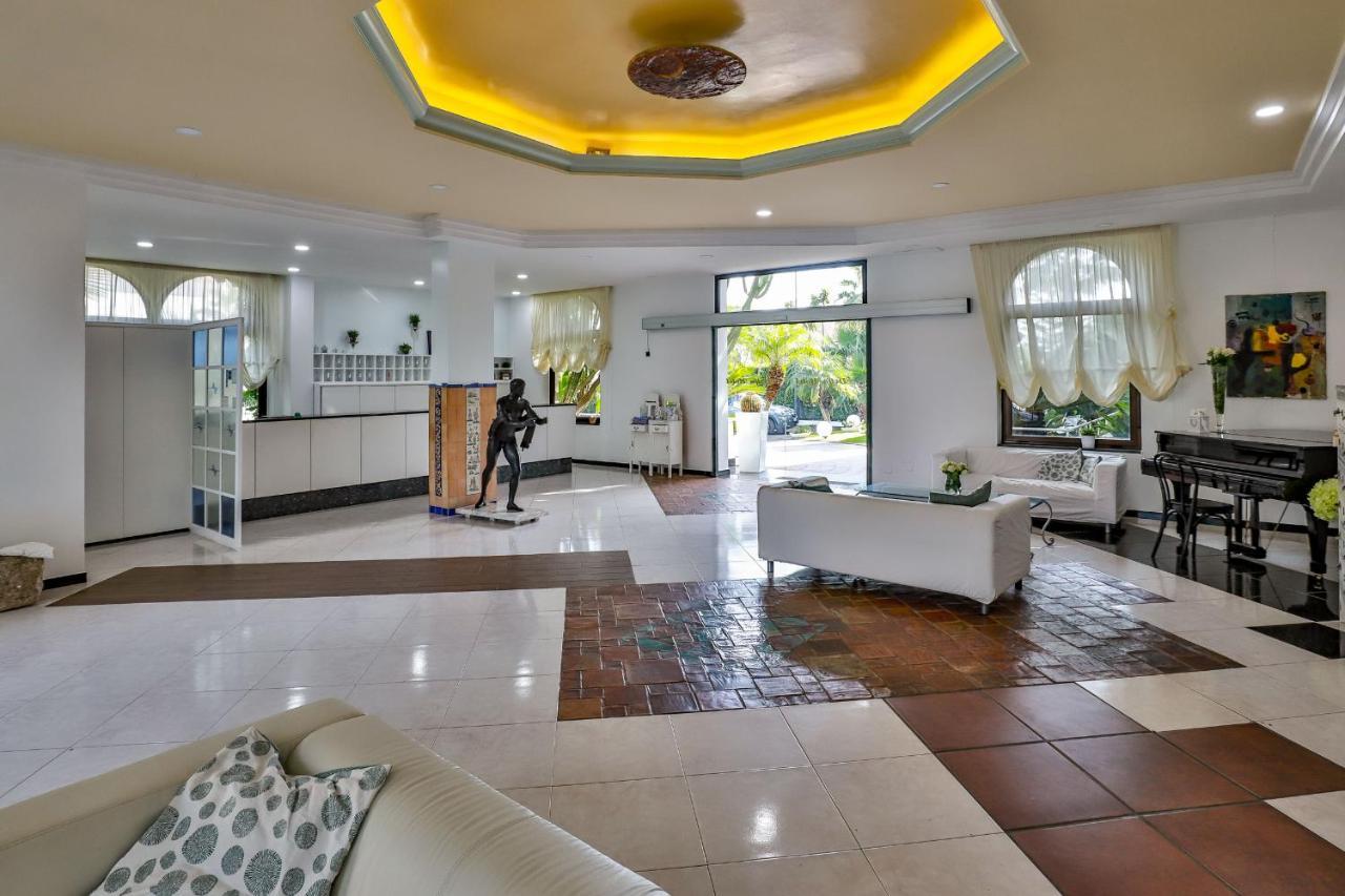 Hotel Delfa Paestum Bagian luar foto