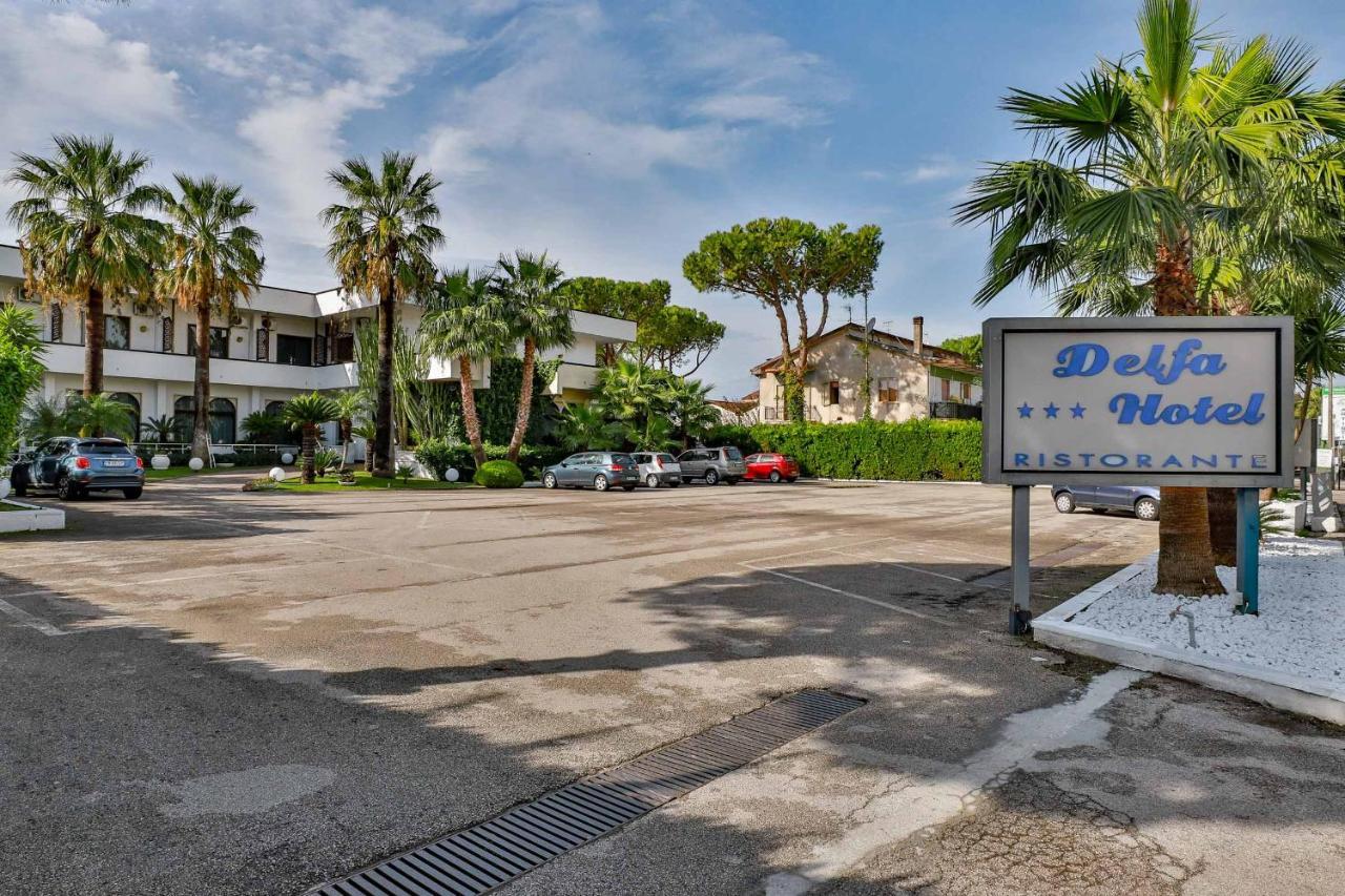 Hotel Delfa Paestum Bagian luar foto