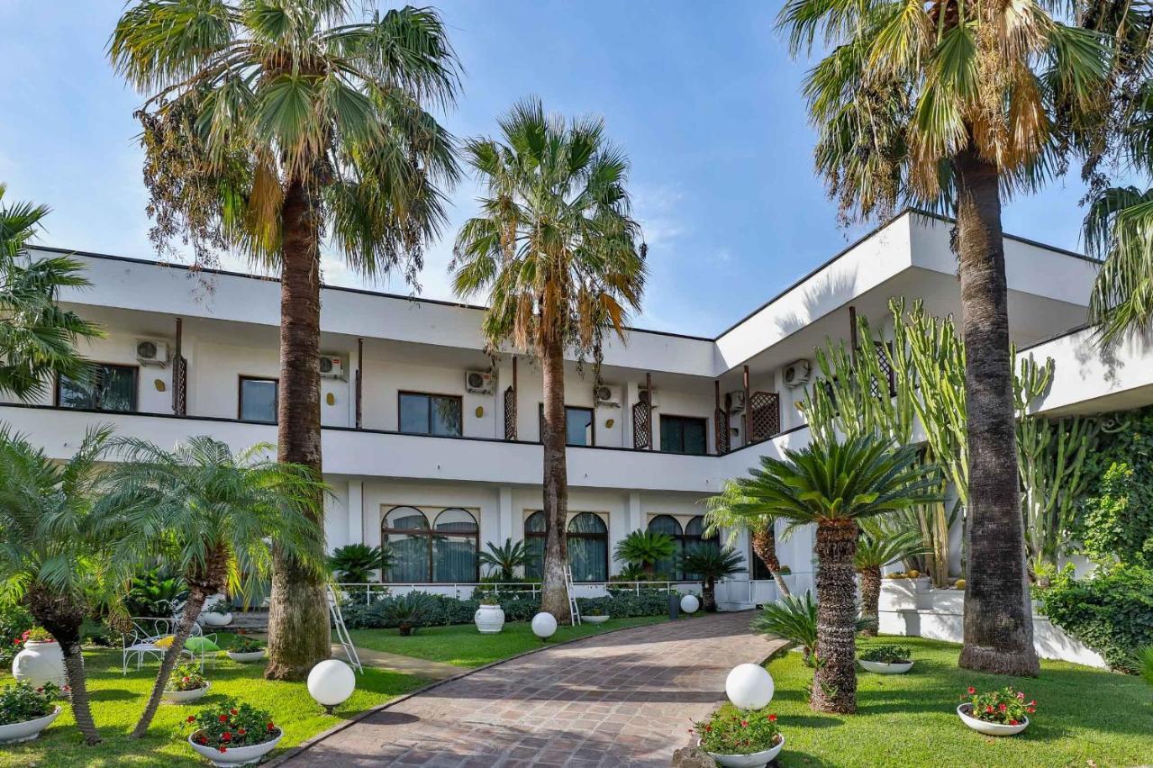 Hotel Delfa Paestum Bagian luar foto