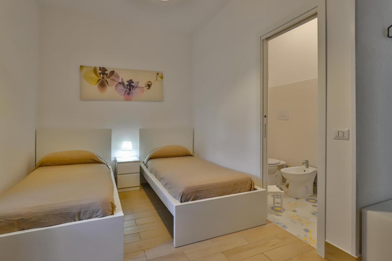 Hotel Delfa Paestum Bagian luar foto