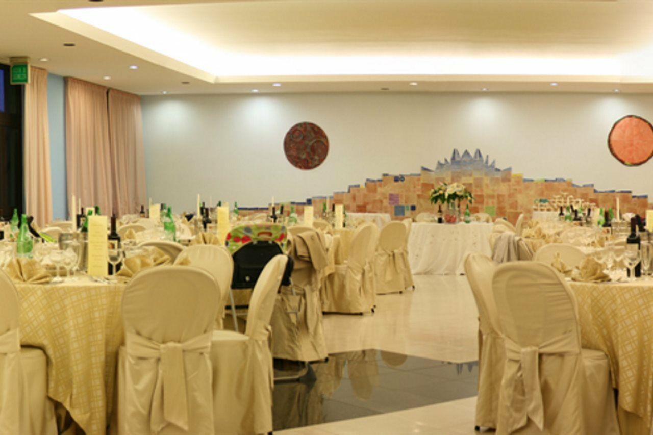 Hotel Delfa Paestum Bagian luar foto